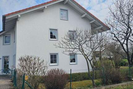 Haus Burghausen - 6 Zimmer, 202 m&sup2;, 2.100&euro; | Angebot:25895860