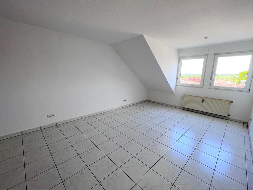 Helle Dachgeschoßwohnung * Balkon *Stellplatz