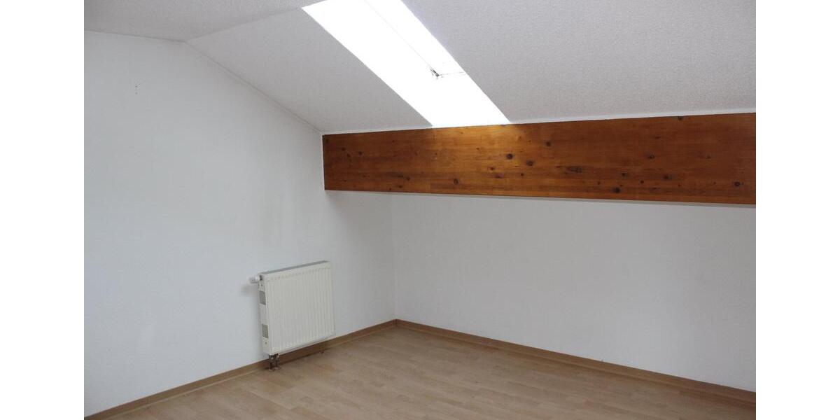 Dachgeschoßwohnung Döbeln - 2 Zimmer, 36 m&sup2;, 250&euro; | Angebot:26563583
