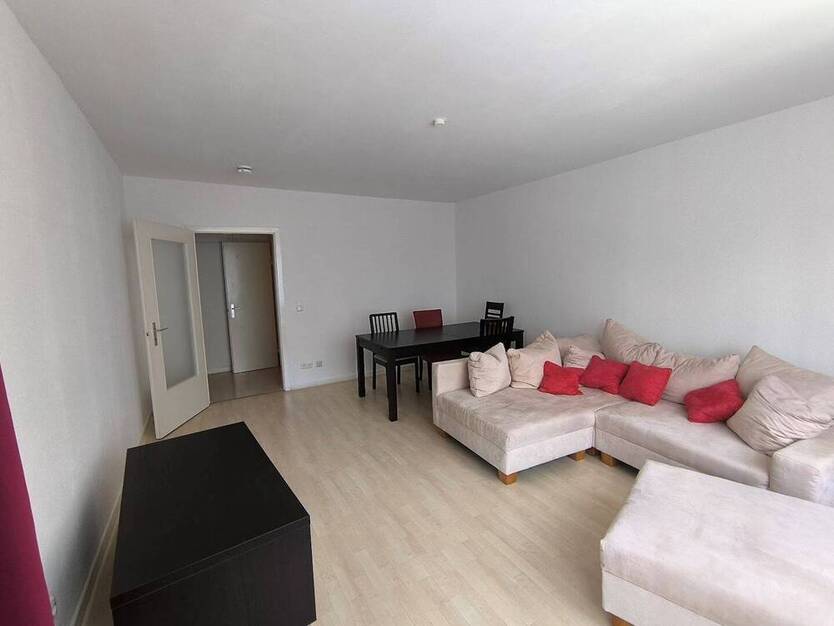 Gepflegte Wohnung mit Balkon, Einbauküche & Stellplatz sucht neuen Mieter