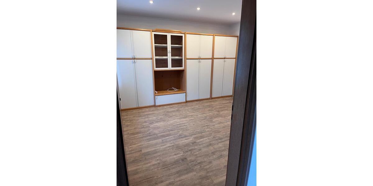 Etagenwohnung Gronau (Westfahlen) - 4 Zimmer, 15 m&sup2;, 300&euro; | Angebot:25173067