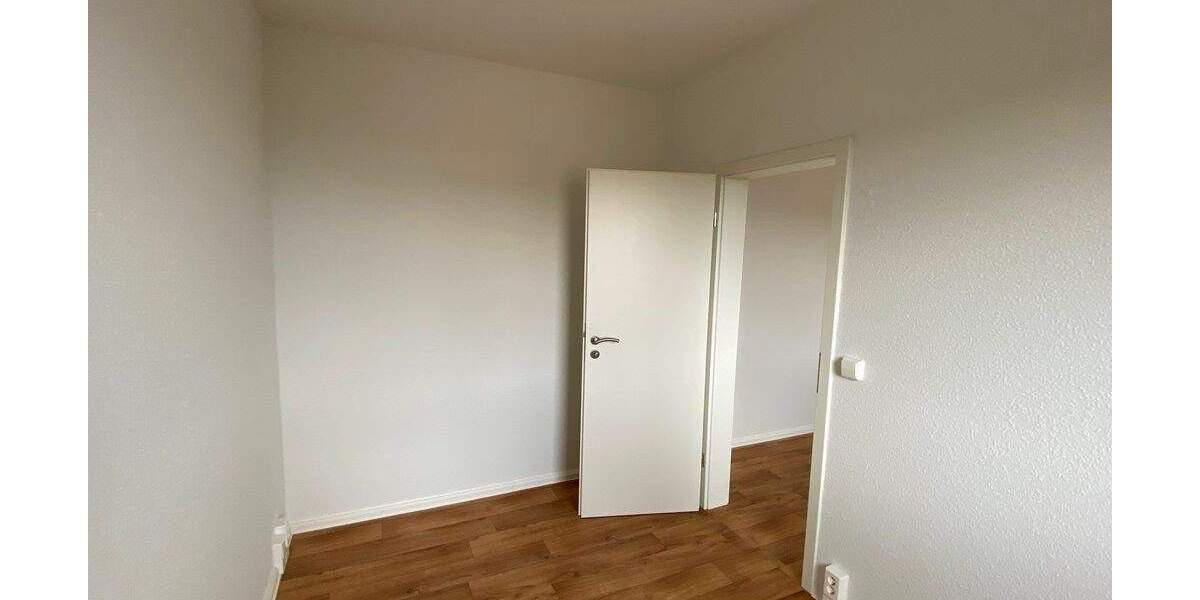 Etagenwohnung Suhl Neundorf - 4 Zimmer, 64 m&sup2;, 400&euro; | Angebot:25748937