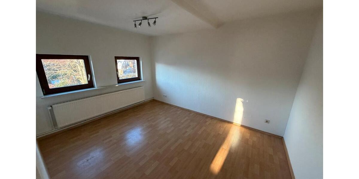 Dachgeschoßwohnung Varel - 3 Zimmer, 61 m&sup2;, 700&euro; | Angebot:25043830