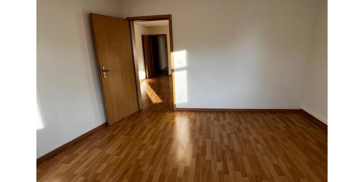 Dachgeschoßwohnung Döbeln - 3 Zimmer, 64 m&sup2;, 390&euro; | Angebot:25974081