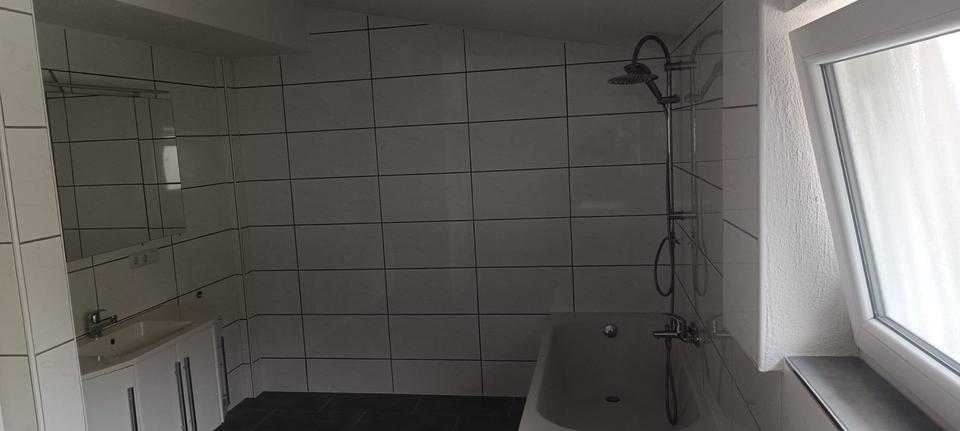 Dachgeschoßwohnung Künzelsau - 2.5 Zimmer, 80 m&sup2;, 800&euro; | Angebot:25308112