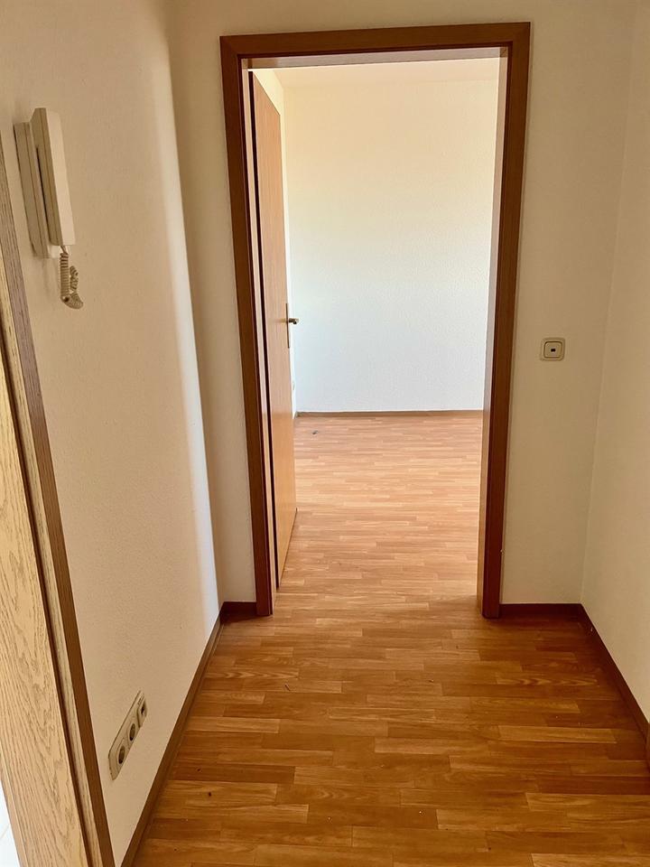 Helle 1-Raum-Dachgeschosswohnung mit Ausblick über Oelsnitz – ideal für junge Leute zimmer