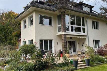 sehr gepflegte und viel Flair versehene 4 Zimmer Altbau Wohnung im 3 Parteien Haus 4 zimmer