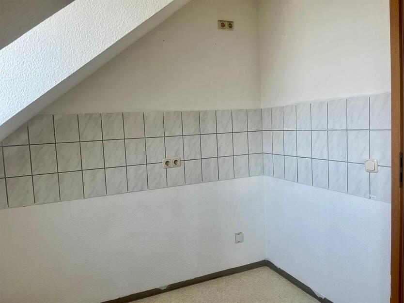 1-Zimmer Dachgeschoßwohnung mit Tageslichtbad und Abstellraum