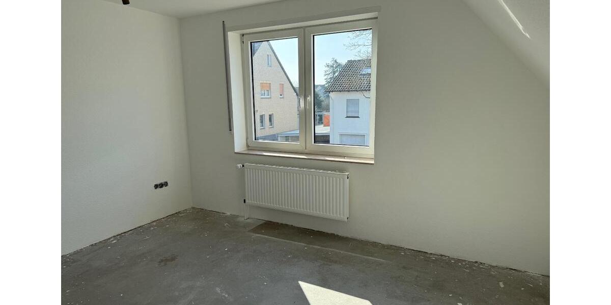 Helle, frisch renovierte Dachgeschosswohnung 5 zimmer