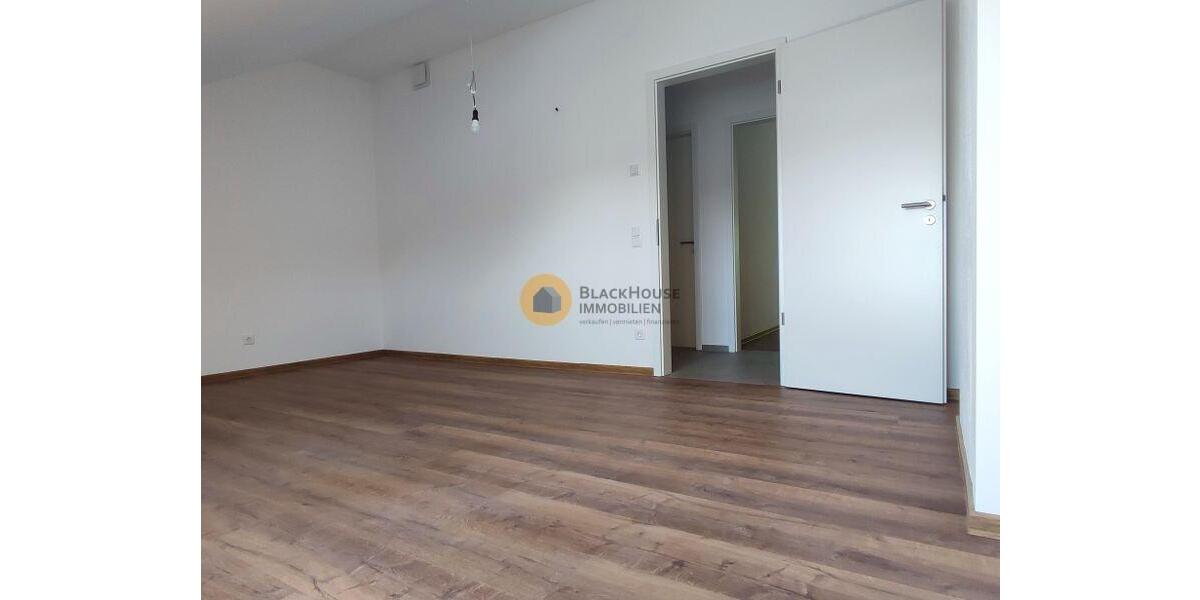 Dachgeschoßwohnung Ingolstadt Südost - 6 Zimmer, 187 m&sup2;, 2.400&euro; | Angebot:24494397