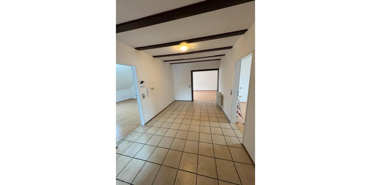 Dachgeschoßwohnung Kaiserslautern Betzenberg - 4 Zimmer, 110 m&sup2;, 950&euro; | Angebot:24841764