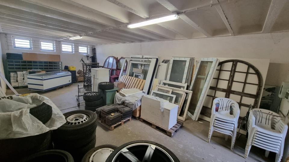 Lager- und Produktionsraum zimmer