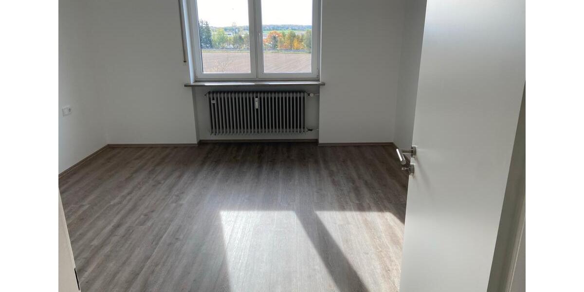 Etagenwohnung Schwandorf - 5 Zimmer, 130 m&sup2;, 1.320&euro; | Angebot:25296121