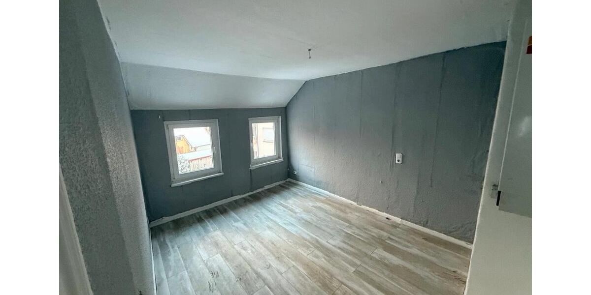 Dachgeschoßwohnung Bückeburg - 5 Zimmer, 130 m&sup2;, 790&euro; | Angebot:26220573