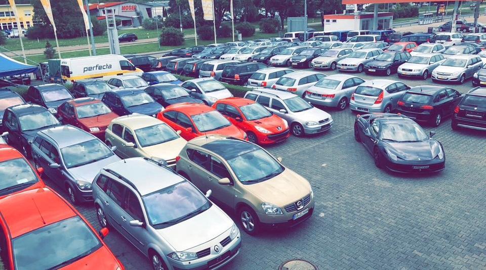 Autohaus Autoplatz Autohandel Werkstatt Ausstellungshalle Showroom Lager Halle in Heidenheim Schnaitheim auf der B19 zu vermieten