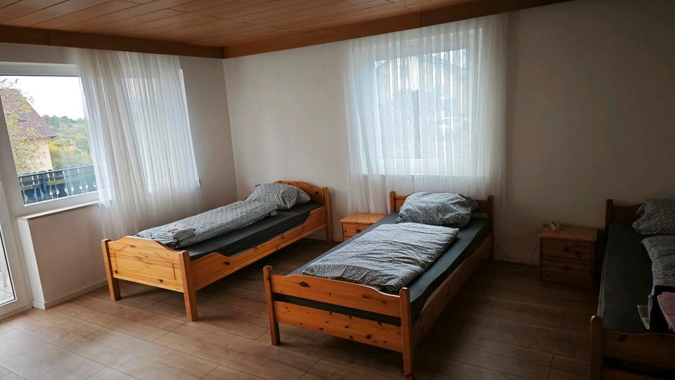 Wohnen auf Zeit Gädheim - 6 Zimmer, 130 m&sup2;, 15&euro; | Angebot:24853155
