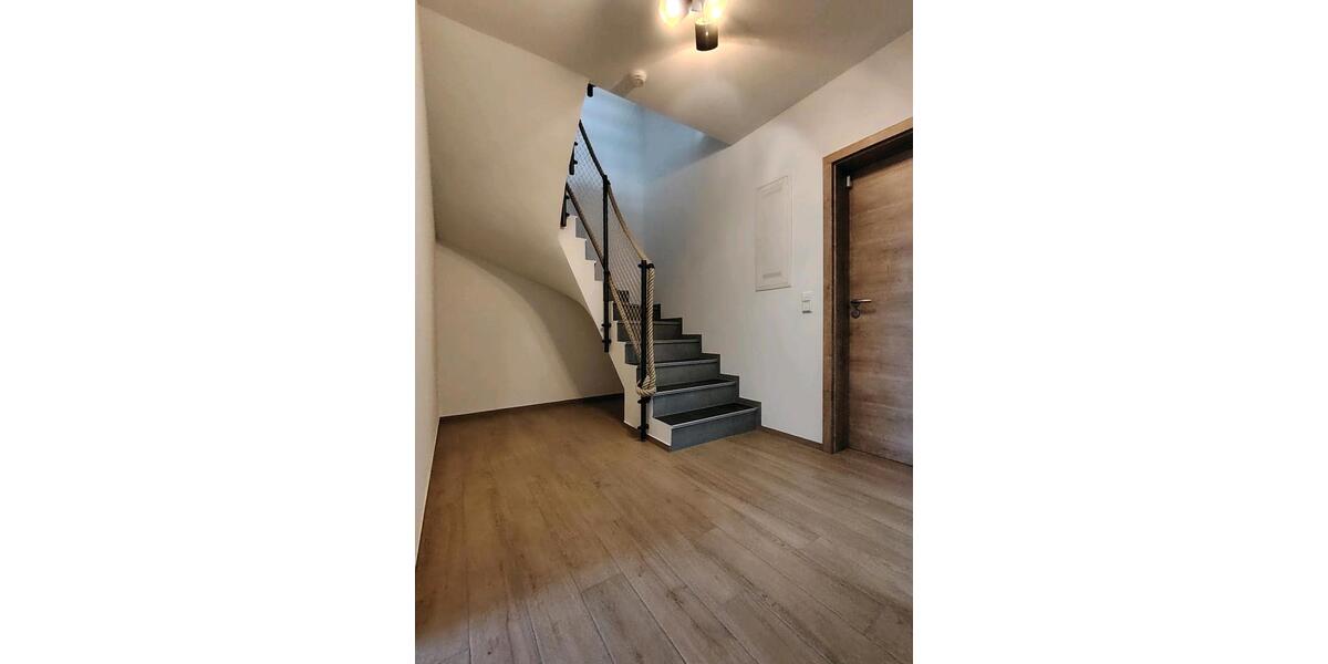 Doppelhaushälfte Pollenfeld - 5.5 Zimmer, 165 m&sup2;, 1.750&euro; | Angebot:24808306