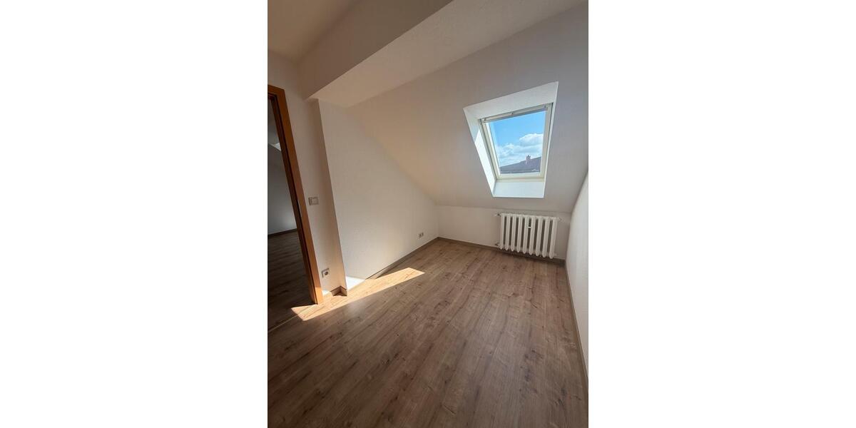 Dachgeschoßwohnung Weißenfels - 3 Zimmer, 61 m&sup2;, 400&euro; | Angebot:26003365