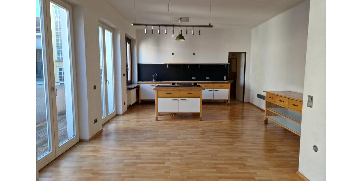 Schöne, helle 4-Zimmer-Maisonette-Wohnung mit Küche in der Innenstadt 4 zimmer