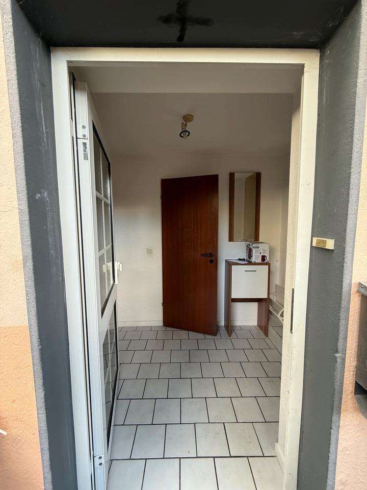 Eine helle zwei-Zimmer Wohnung im Erdgeschoss