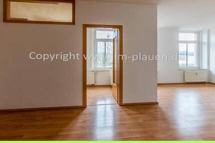 Plauen-Haselbrunn: 3-Zimmer-Wohnung mit Balkon, EBK & Gäste-WC im EG