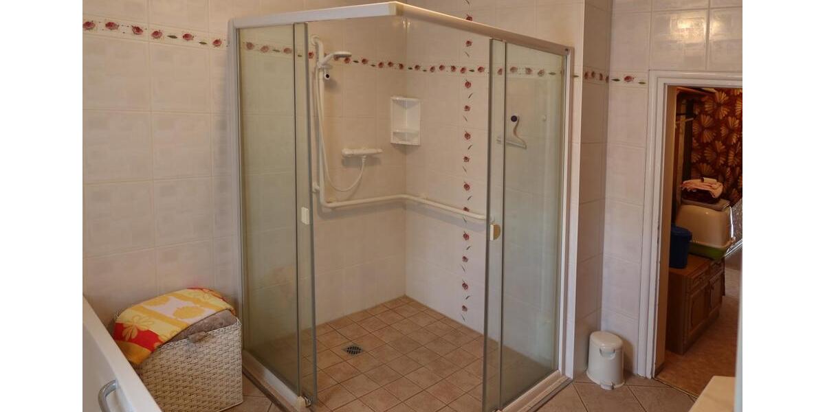 WOHNEN WIE IM EIGENEN HAUS ………………. 3 zimmer