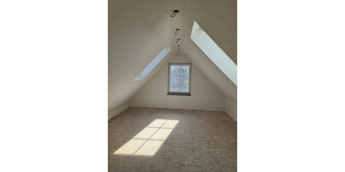 Dachgeschoßwohnung Sebnitz - 4 Zimmer, 87 m&sup2;, 599&euro; | Angebot:25873354