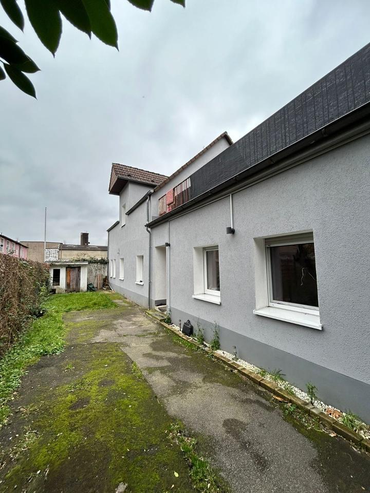 ***Imposantes Einfamilienhaus mit großer Dachterrasse und Hoffläche*** zimmer