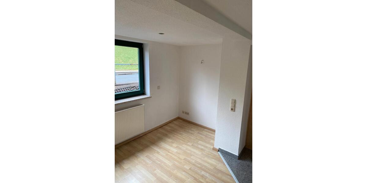 Erdgeschoßwohnung Zella-Mehlis Mehlis - 2 Zimmer, 45 m&sup2;, 300&euro; | Angebot:25977654