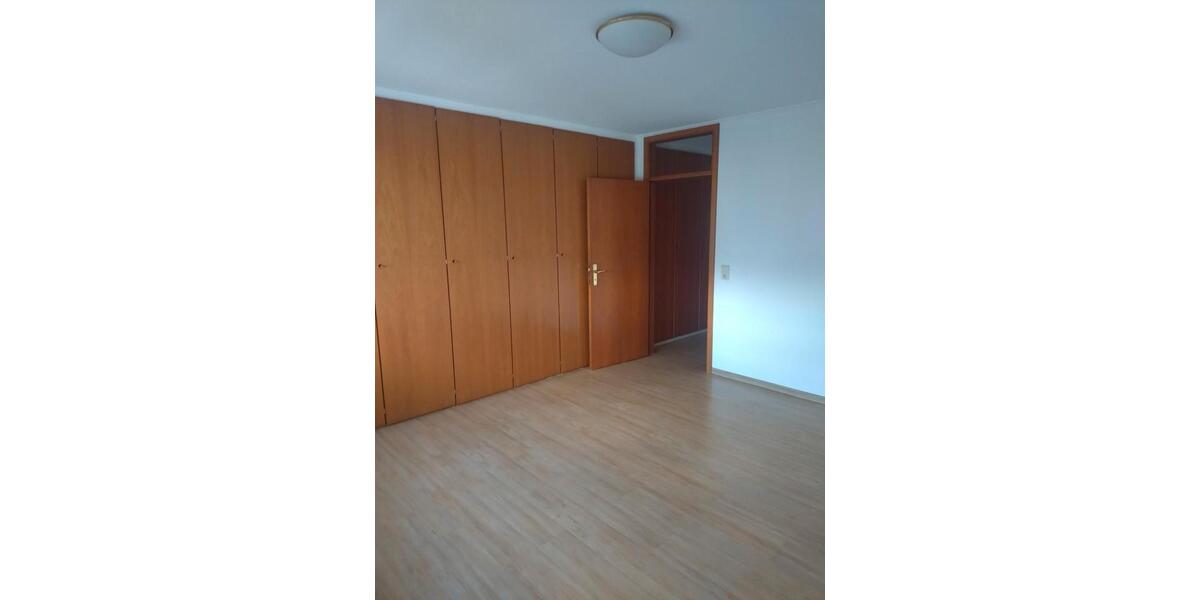 Dachgeschoßwohnung Kreuztal - 3 Zimmer, 97 m&sup2;, 750&euro; | Angebot:27592887