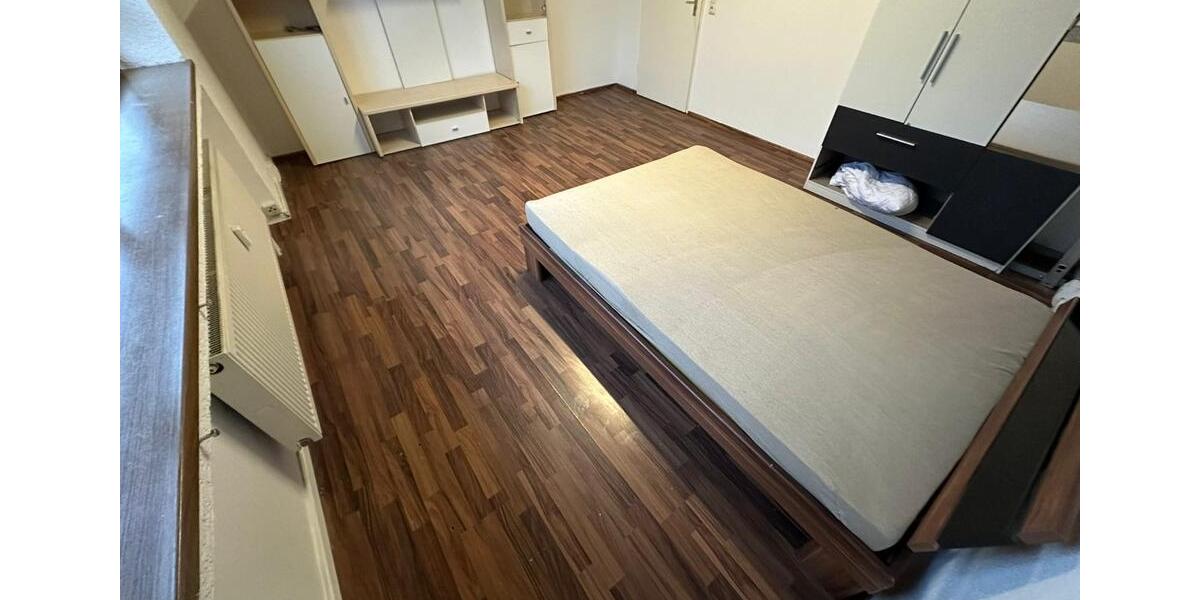 Große, teilmöblierte 3,5-Zimmer Wohnung zu vermieten, WG geeignet 3 zimmer