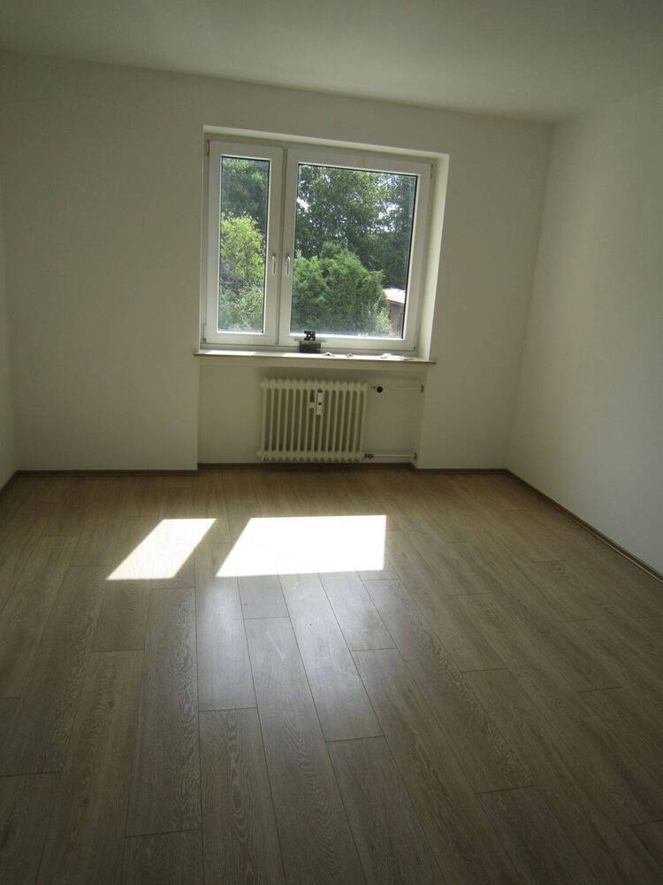 Schöne 4 Zimmer-Wohnung mit Westbalkon in ruhiger und grüner Wohnlage