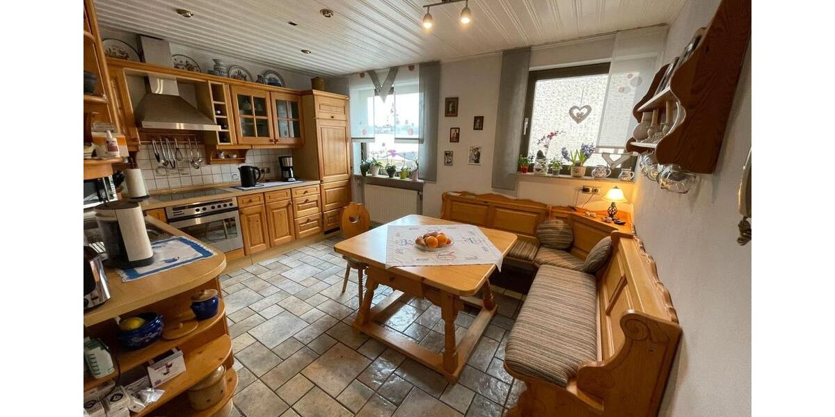 Erdgeschoßwohnung Selbitz - 3 Zimmer, 141 m&sup2;, 690&euro; | Angebot:26040544