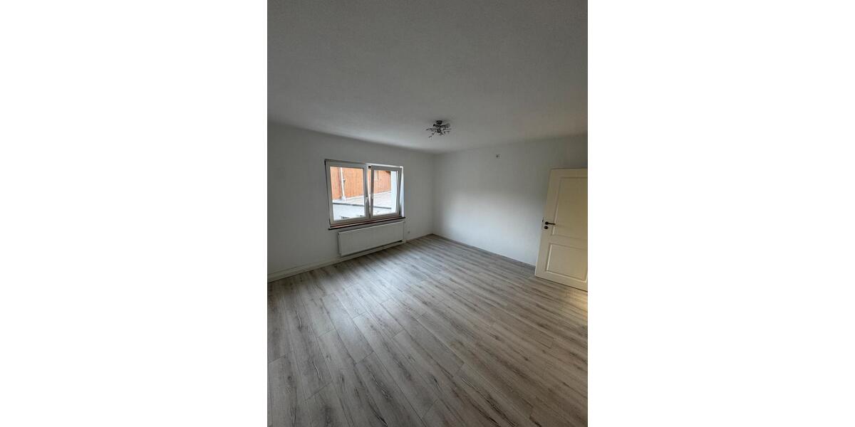 Etagenwohnung Rottenburg an der Laaber - 4 Zimmer, 93 m&sup2;, 1.250&euro; | Angebot:24842118