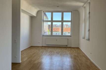 Wohnung Berlin Lichtenberg - 5 Zimmer, 181 m&sup2;, 2.895&euro; | Angebot:26997179