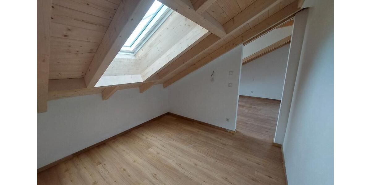 Dachgeschoßwohnung Eichendorf - 2 Zimmer, 98 m&sup2;, 840&euro; | Angebot:26661539