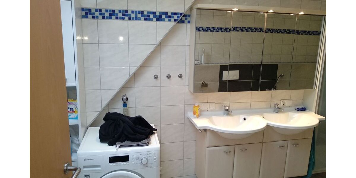 Zimmer in 4er WG Zentral Dachgeschoss WG-Zimmer 23 m² befristest / Probewohnen für 6 Monate. - Zimmer Stuttgart Gablenberg | Angebot:27077027
