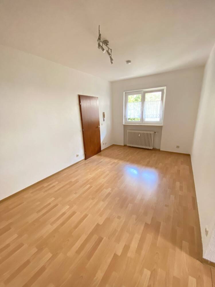 Renovierte 2-ZKB Single Wohnung mit EBK und Terrasse