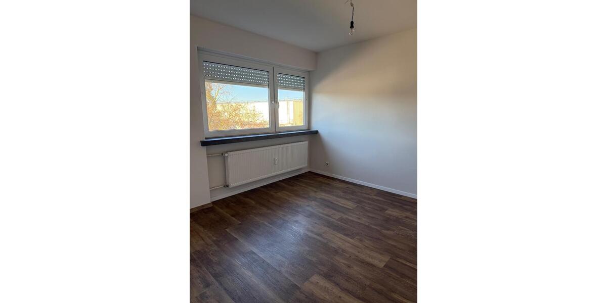 Etagenwohnung Neutraubling - 3 Zimmer, 72 m&sup2;, 1.100&euro; | Angebot:25235093