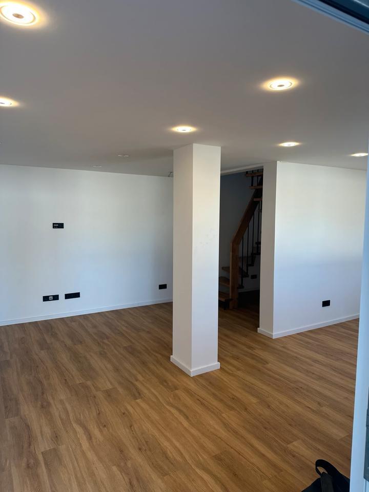 NeubauWohnung über 3 Etagen - perfekt für Singles und Paare.