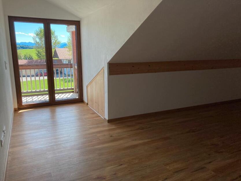 Hochwertige 80qm DG-Wohnung in Dietramszell *gewerbegeeignet*