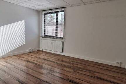 Möbliertes 4-Platz-Büro, flexibel nutzbar - Tagesbüro und Konferenzraum zimmer