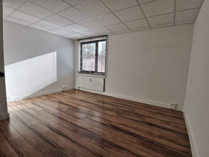 Möbliertes 4-Platz-Büro, flexibel nutzbar - Tagesbüro und Konferenzraum zimmer