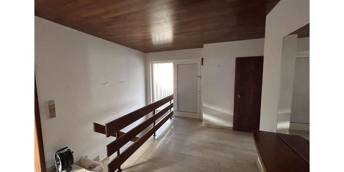 Erdgeschoßwohnung Niederkassel - 2 Zimmer, 100 m&sup2;, 1.600&euro; | Angebot:26120924