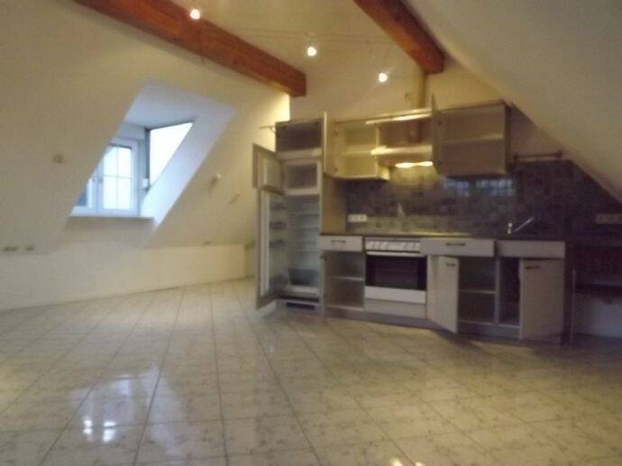 Gut geschnittenes 2 Zimmer-Apartment mit Einbauküche und Wannenbad, in ruhiger Lage von Wiesenbronn. Nur 10 Min. nach Kitzingen... 2 zimmer