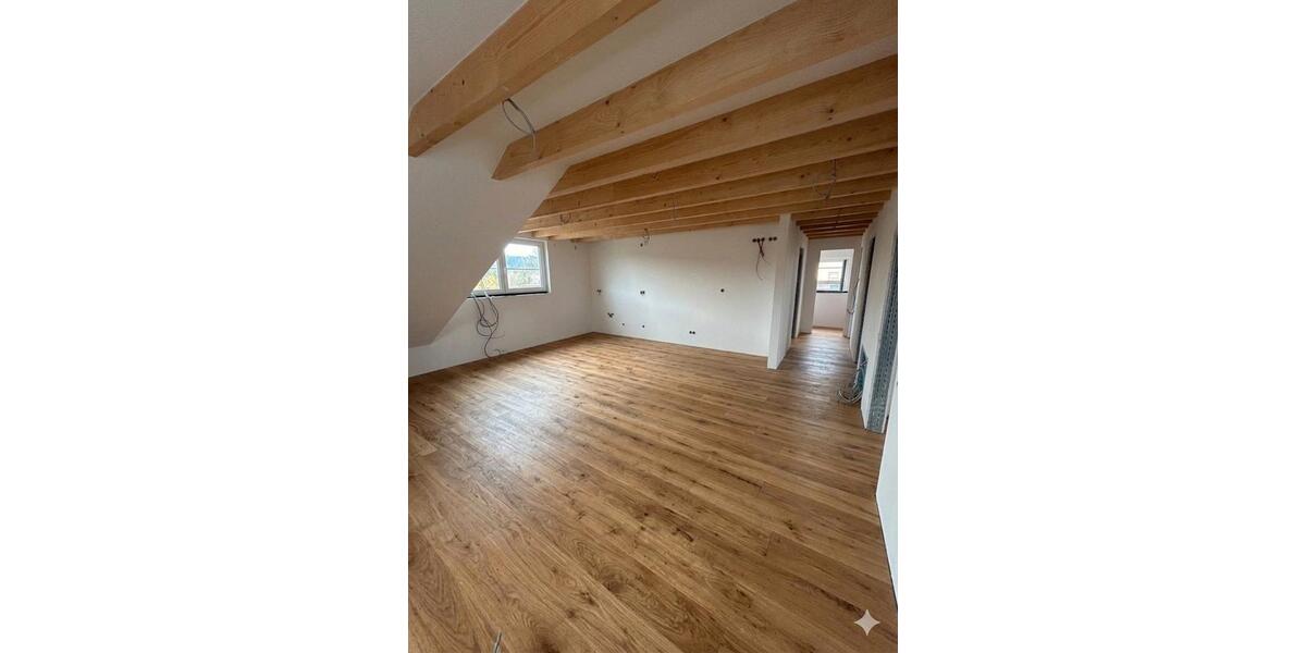 Dachgeschoßwohnung Weinstadt - 3 Zimmer, 71 m&sup2;, 1.050&euro; | Angebot:26525479