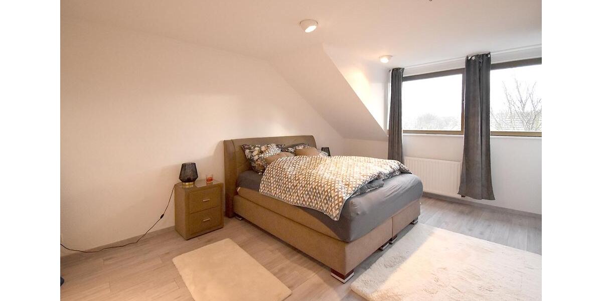 Dachgeschoßwohnung Rheinbach - 2 Zimmer, 93 m&sup2;, 840&euro; | Angebot:25377629