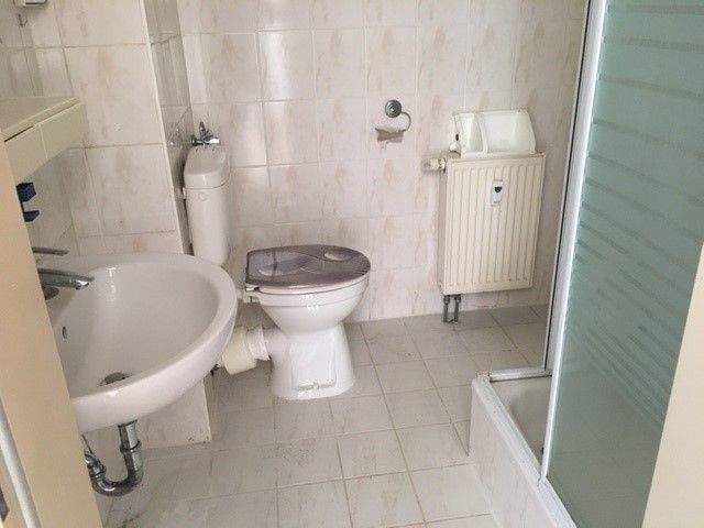 Renovierte 2-Raumwohnung mit Balkon und Einbauküche in Eisenberg 2 zimmer