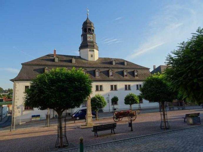 Gemütliche, helle 4-Zimmer-Wohnung mit Einbauküche in zentraler Lage von Auma zu vermieten 4 zimmer