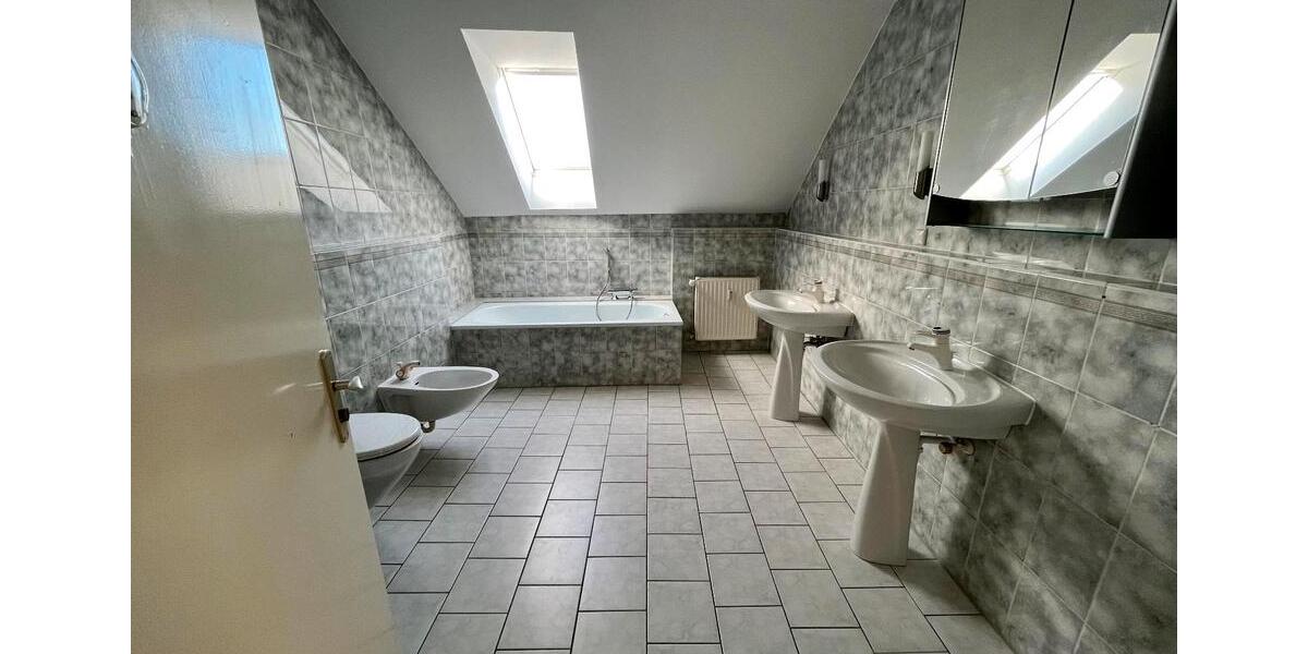 Dachgeschoßwohnung Unna - 2 Zimmer, 90 m&sup2;, 740&euro; | Angebot:26579811